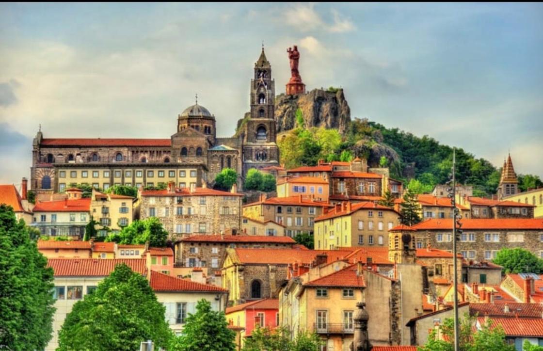 Loft Industriel En Centre Ville Le Puy-en-Velay Bagian luar foto
